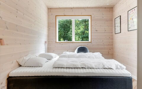 Vilppu - 900M from the Sea: Legna, Camera Da Letto, Soffitto, Telaio Del Letto, Letto, Bedding, Lenzuolo, Latifoglie, Camera, Plank