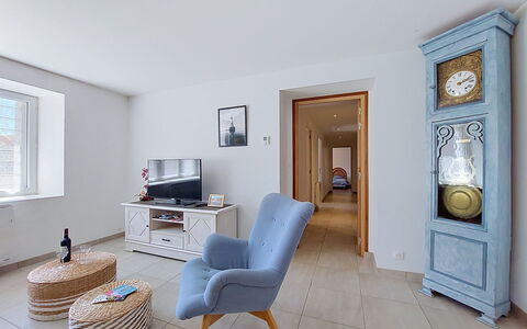Kerdro: Mobilia, Interior Design, Pavimentazione, Parete, Pavimento, Legna, Camera, Soffitto, Illuminazione, Soggiorno
