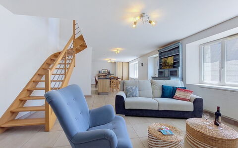 Kerdro: Mobilia, Interior Design, Divano, Pavimentazione, Pavimento, Legna, Camera, Soggiorno, Soffitto, Appartamento