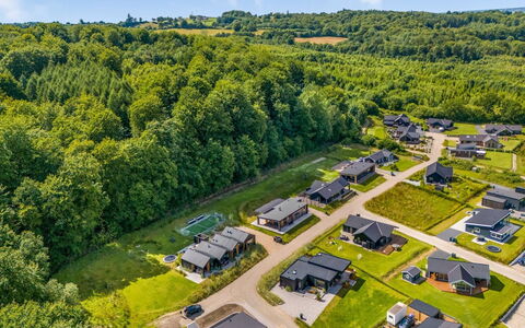Heidie - 600M from the Sea: Tetto, Casa, Casa, Villetta, Raccordo, Estate, Driveway, Edifici Giardino, Cortile, Capannone