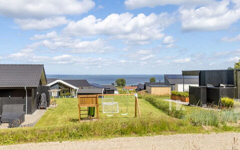 Heidie - 600M from the Sea: Tetto, Casa, Casa, Villetta, Raccordo, Estate, Driveway, Edifici Giardino, Cortile, Capannone