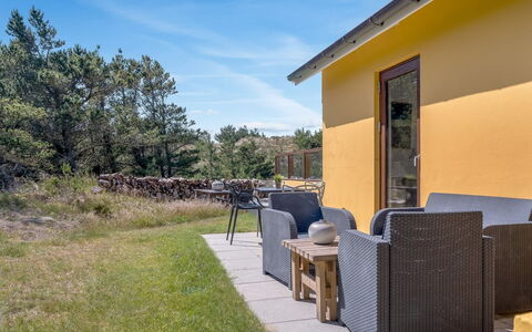 Ola - 900M from the Sea: Villetta, Sedia, Shade, Landscaping, Cortile, Backyard, Mobili Da Esterno, Portico, Agriturismo, Edifici Giardino