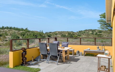 Ola - 900M from the Sea: Mobilia, Sedia, Color Legno, Shade, Latifoglie, Cucina & Sala Da Pranzo Tavolo, Eco Hotel, Balcone, Mobili Da Esterno, Ricorrere
