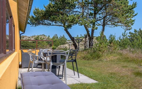 Ola - 900M from the Sea: Shade, Mobili Da Esterno, Sedia, Landscaping, Eco Hotel, Color Legno, Latifoglie, Cortile, Backyard, Balcone