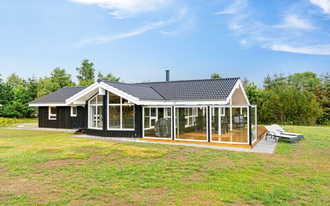Sulho - 800M from the Sea: Tetto, Casa, Porta, Villetta, Shade, Raccordo, Cortile, Estate, Backyard