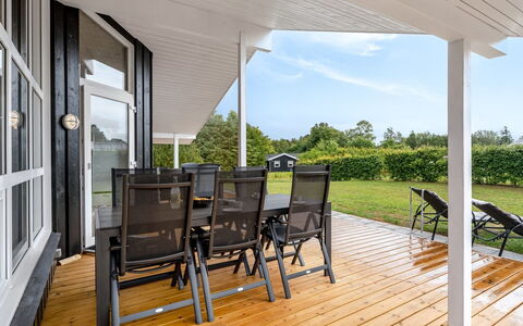 Sulho - 800M from the Sea: Tetto, Casa, Porta, Villetta, Shade, Raccordo, Cortile, Estate, Backyard
