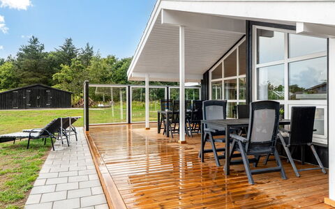 Sulho - 800M from the Sea: Tetto, Casa, Porta, Villetta, Shade, Raccordo, Cortile, Estate, Backyard