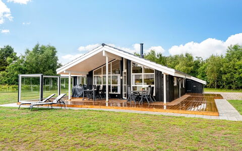 Sulho - 800M from the Sea: Tetto, Casa, Porta, Villetta, Shade, Raccordo, Cortile, Estate, Backyard