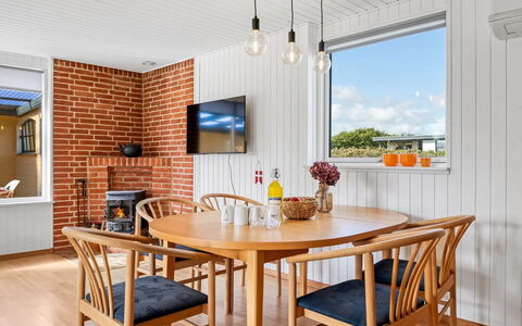 Lillan - from the Sea: Interior Design, Mobilia, Legna, Pavimentazione, Soffitto, Sala Da Pranzo, Pavimento, Tavolo, Cucina & Sala Da Pranzo Tavolo, Sedia