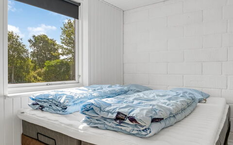 Lillan - from the Sea: Camera Da Letto, Letto, Lenzuolo, Bedding, Pavimento, Biancheria, Telaio Del Letto, Camera, Soffitto, Materasso