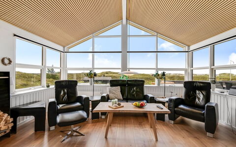 Ema - 500M from the Sea: Interior Design, Soffitto, Legna, Pavimentazione, Pavimento, Illuminazione, Mobilia, Soggiorno, Sedia, Bicchiere