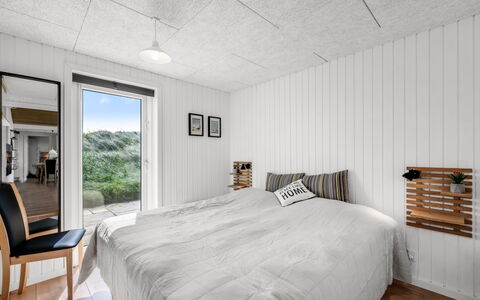 Ema - 500M from the Sea: Legna, Camera Da Letto, Soffitto, Bedding, Lenzuolo, Letto, Latifoglie, Design, Plank, Telaio Del Letto