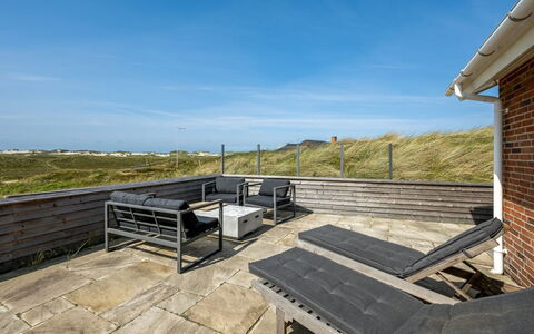 Ema - 500M from the Sea: Mobilia, Legna, Interior Design, Pavimentazione, Pavimento, Sedia, Camera, Soffitto, Soggiorno, Appartamento