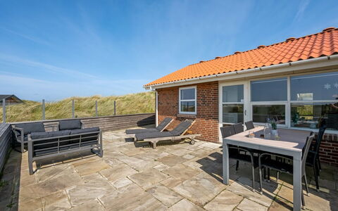 Ema - 500M from the Sea: Mobilia, Legna, Interior Design, Pavimentazione, Pavimento, Sedia, Camera, Soffitto, Soggiorno, Appartamento
