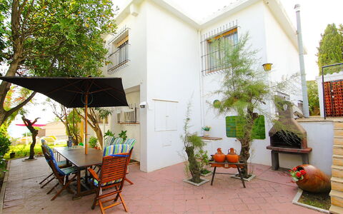 Torre Yato: Proprietà, Casa, Backyard, Cortile, Casa, Terrazza, Costruzione, Immobiliare, Cortile, Giardino