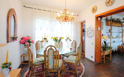 Torre Yato: Camera, Proprietà, Sala Da Pranzo, Interior Design, Costruzione, Soffitto, Mobilia, Pavimento, Immobiliare, Lampadario