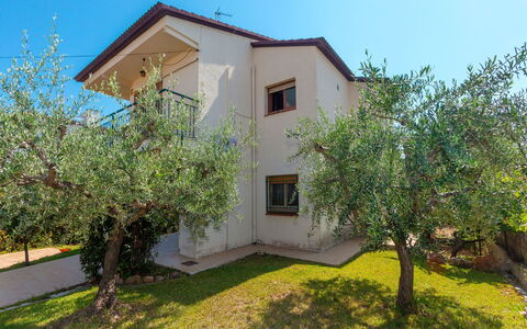 Tres Olivos: Pianta, Cielo, Costruzione, Finestra, Lotto, Albero, Casa, Vegetazione, Villetta, Zona Residenziale