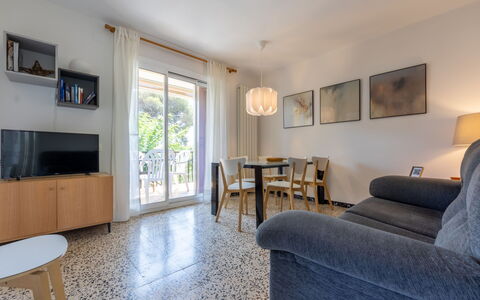 Mas Baixuli: Mobilia, Proprietà, Cabinetry, Comfort, Costruzione, Azzurro, Legna, Illuminazione, Lampada, Interior Design