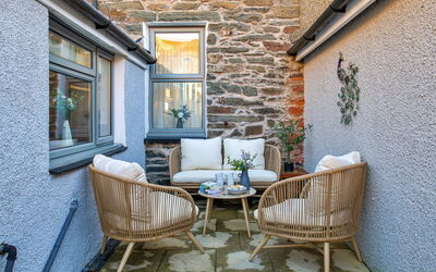 Bwthyn Llechi (Slate Cottage)