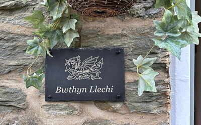 Bwthyn Llechi (Slate Cottage)