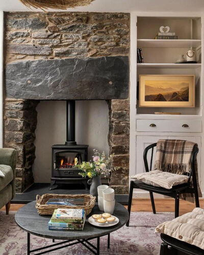 Bwthyn Llechi (Slate Cottage)