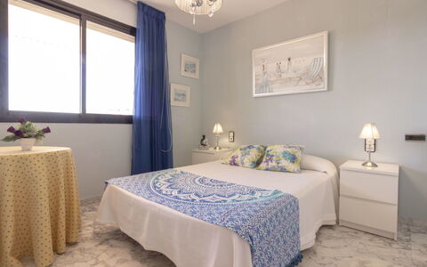 Cancun: Camera Da Letto, Mobilia, Camera, Letto, Proprietà, Lenzuolo, Interior Design, Telaio Del Letto, Pavimento, Bedding
