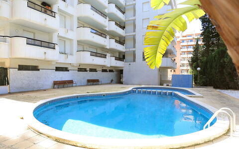 Cancun: Acqua, Costruzione, Proprietà, Piscina, Azzurro, Shade, Mobili Da Esterno, Tempo Libero, Rettangolo, Materiale Composito