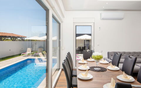 L&L: Pavimentazione, Pavimento, Interior Design, Casa, Ricorrere, Piscina, Sedia, Design, Villa, Hotel