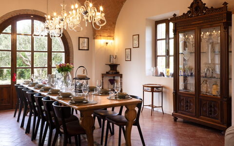 Villa Leone Reale: Mobilia, Interior Design, Sala Da Pranzo, Tavolo, Sedia, Legna, Cucina & Sala Da Pranzo Tavolo, Pavimentazione, Lampada, Illuminazione