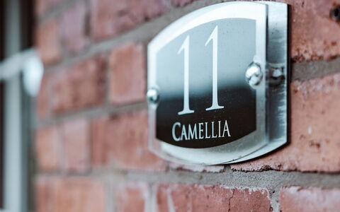 Camelia Country Cottage: Giorno, Costruzione, Finestra, Facciata, Appartamento, Urban Design, Condominio, Uso Misto