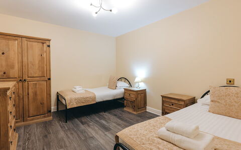 Camelia Country Cottage: Giorno, Costruzione, Finestra, Facciata, Appartamento, Urban Design, Condominio, Uso Misto