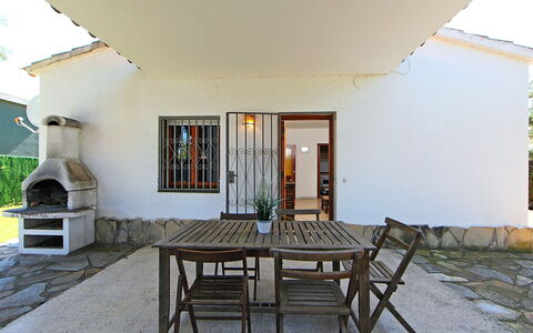 Cornelia Pucho: Proprietà, Camera, Casa, Costruzione, Mobilia, Tavolo, Interior Design, Immobiliare, Architettura, Casa