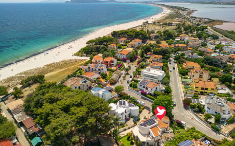 Villa al Mare: Giorno, Costruzione, Finestra, Facciata, Appartamento, Urban Design, Condominio, Uso Misto