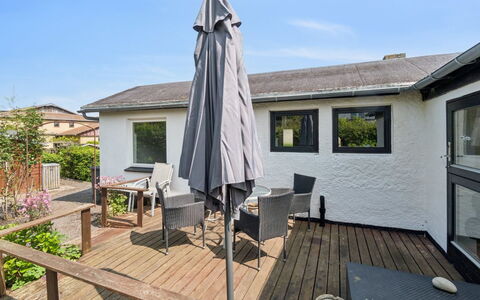 Keld - 350M from the Sea: Legna, Casa, Porta, Portico, Deck, Mobilia, Villetta, Latifoglie, Sedia, Shade