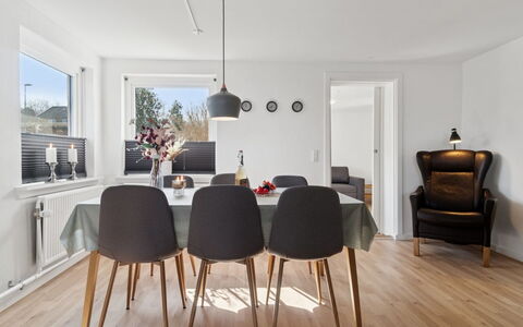 Keld - 350M from the Sea: Mobilia, Interior Design, Pavimentazione, Legna, Pavimento, Sedia, Cucina & Sala Da Pranzo Tavolo, Tavolo, Soffitto, Sala Da Pranzo