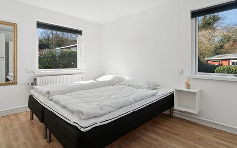 Keld - 350M from the Sea: Camera Da Letto, Letto, Legna, Interior Design, Soffitto, Bedding, Pavimento, Lenzuolo, Pavimentazione, Telaio Del Letto