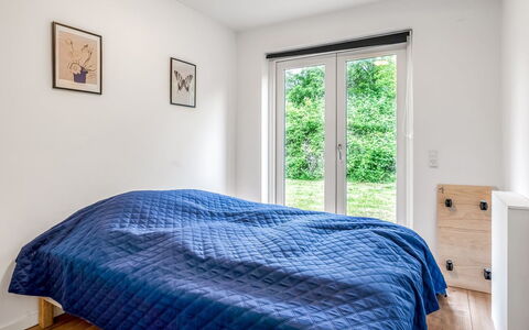 Albina - 650M from the Sea: Camera Da Letto, Legna, Letto, Biancheria, Interior Design, Mobilia, Lenzuolo, Bedding, Pavimento, Casa