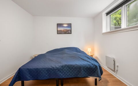 Albina - 650M from the Sea: Camera Da Letto, Legna, Interior Design, Soffitto, Letto, Pavimento, Pavimentazione, Lenzuolo, Camera, Bedding