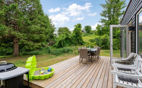 Albina - 650M from the Sea: Erba, Legna, Arbusto, Giardino, Lotto, Deck, Portico, Latifoglie, Color Legno