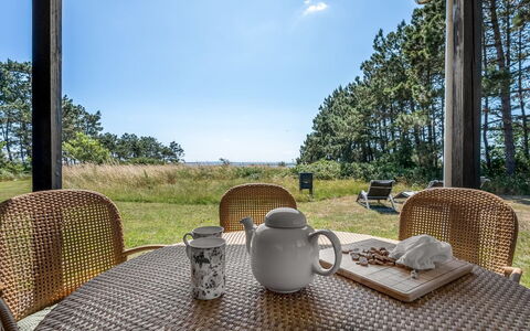 Tatianna - 100M from the Sea: Legna, Casa, Portico, Deck, Latifoglie, Tetto, Color Legno, Pavimento In Legno, Eco Hotel