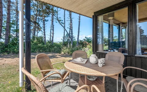 Tatianna - 100M from the Sea: Legna, Casa, Portico, Deck, Latifoglie, Tetto, Color Legno, Pavimento In Legno, Eco Hotel
