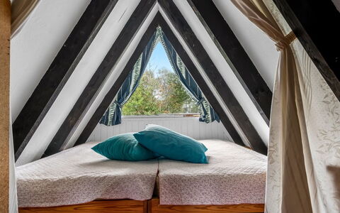 Annalia - 400M from the Sea: Legna, Biancheria, Camera Da Letto, Bedding, Lenzuolo, Letto, Latifoglie, Shade, Materiali Naturali