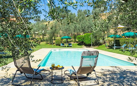 La Malva: Piscina, Ricorrere, Mobili Da Esterno, Giardino, Backyard, Prato, Eco Hotel, Hacienda, Cortile, Landscaping
