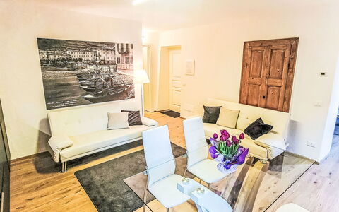 La Scaletta: Mobilia, Interior Design, Pavimentazione, Pavimento, Divano, Legna, Pavimento In Legno, Camera, Soggiorno, Soffitto