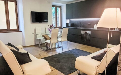La Scaletta: Mobilia, Interior Design, Pavimentazione, Pavimento, Legna, Camera, Soffitto, Divano, Tavolo, Soggiorno