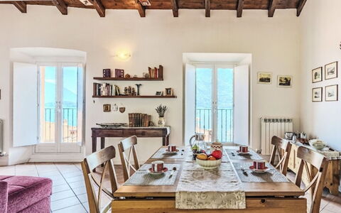 Laghina: Mobilia, Interior Design, Pavimentazione, Tavolo, Parete, Sala Da Pranzo, Sedia, Legna, Pavimento, Cucina & Sala Da Pranzo Tavolo