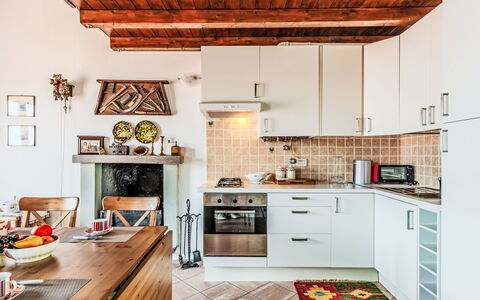 Laghina: Elettrodomestico Da Cucina, Cucina, Controsoffitto, Mobilia, Interior Design, Cabinetry, Apparecchio Major, Pavimentazione, Elettrodomestico, Cucina Stufa