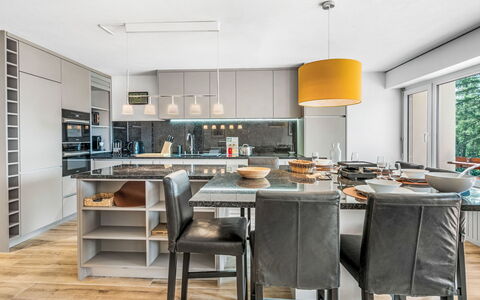 Reseda 3.23: Mobilia, Cucina, Interior Design, Controsoffitto, Pavimentazione, Sedia, Cabinetry, Elettrodomestico Da Cucina, Legna, Soffitto