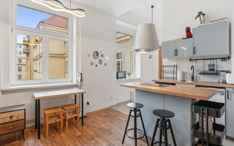 Art District Nook: Mobilia, Interior Design, Pavimentazione, Pavimento, Legna, Soffitto, Cucina, Lampada, Controsoffitto, Camera