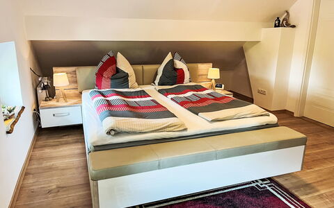 Ferienhuus Up Hütten: Interior Design, Camera Da Letto, Mobilia, Pavimentazione, Pavimento, Letto, Illuminazione, Camera, Telaio Del Letto, Bedding